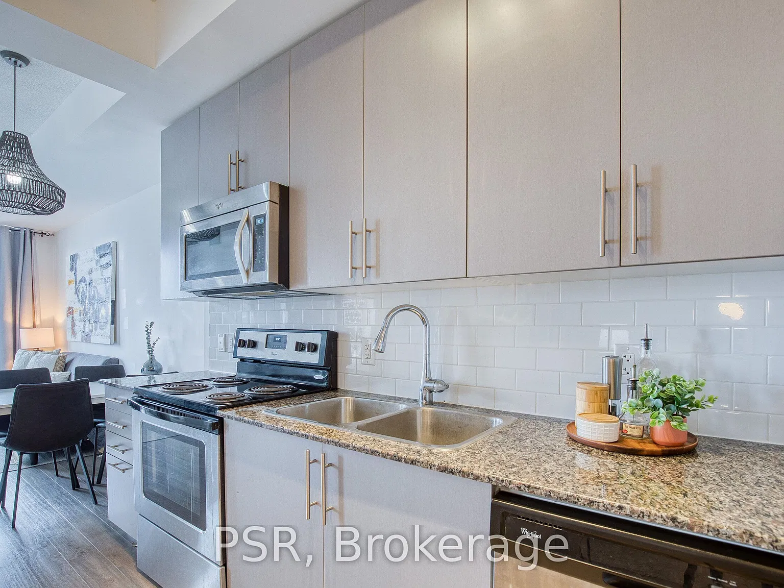 City Centre Condos — Photo 3