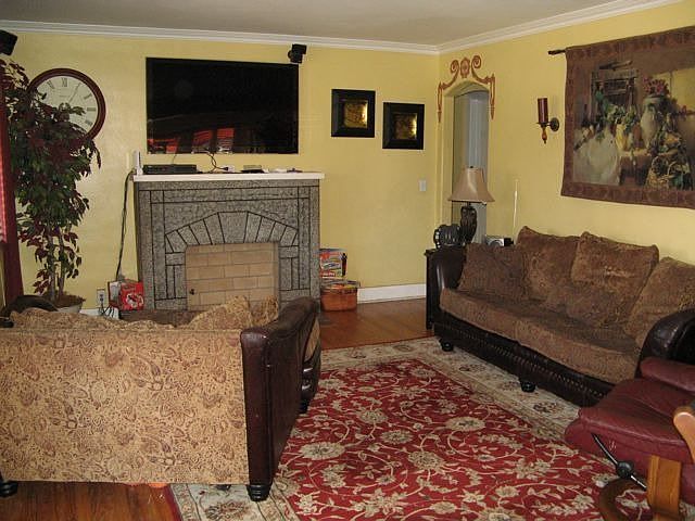 1st image of 682 E Palm Ave