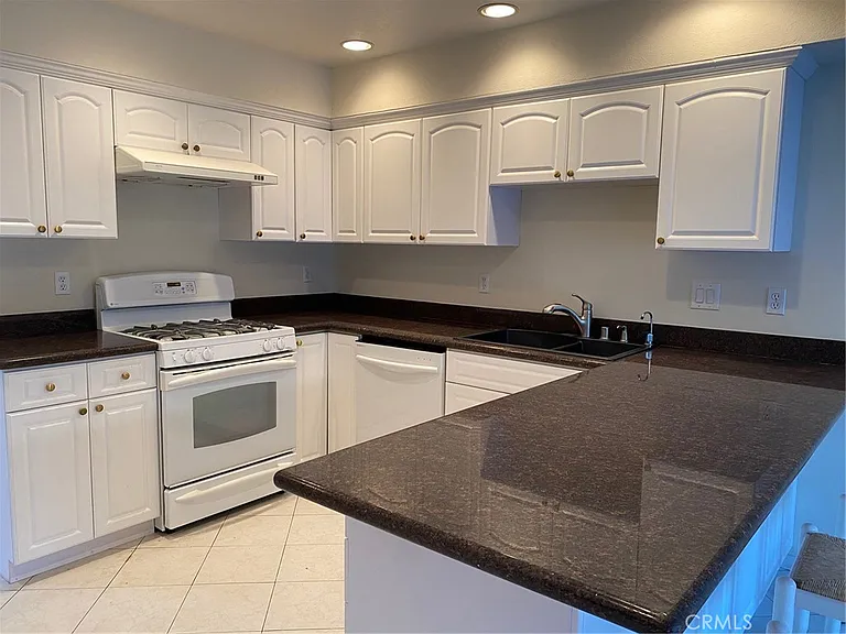 48 Oak Tree Ln — Photo 2