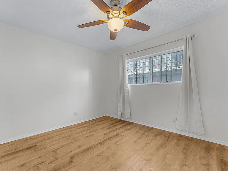 1850 Gardenia Ave #5 — Photo 9