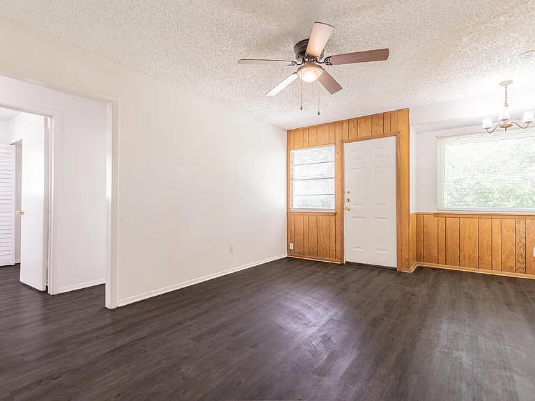 4910 Tennyson Dr — Photo 7