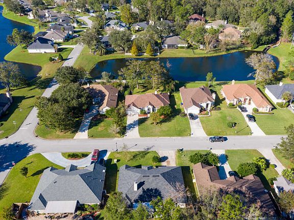 3rd image of 384 Maplewood Dr