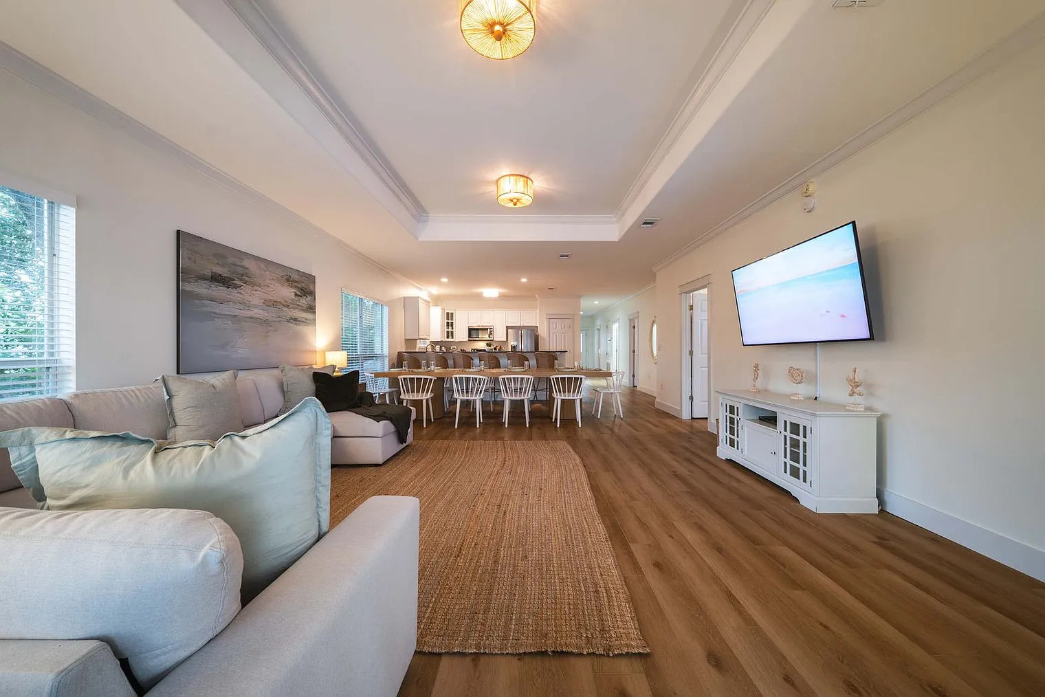 6 bed, 4.0 bath, 2335 sqft, $9,012 — Photo 2