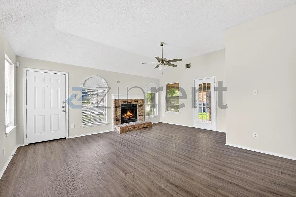 4 bed, 1950 sqft, $2,300 — Photo 4