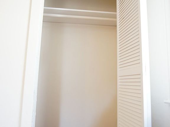 4th image of 427 Sterling St #2