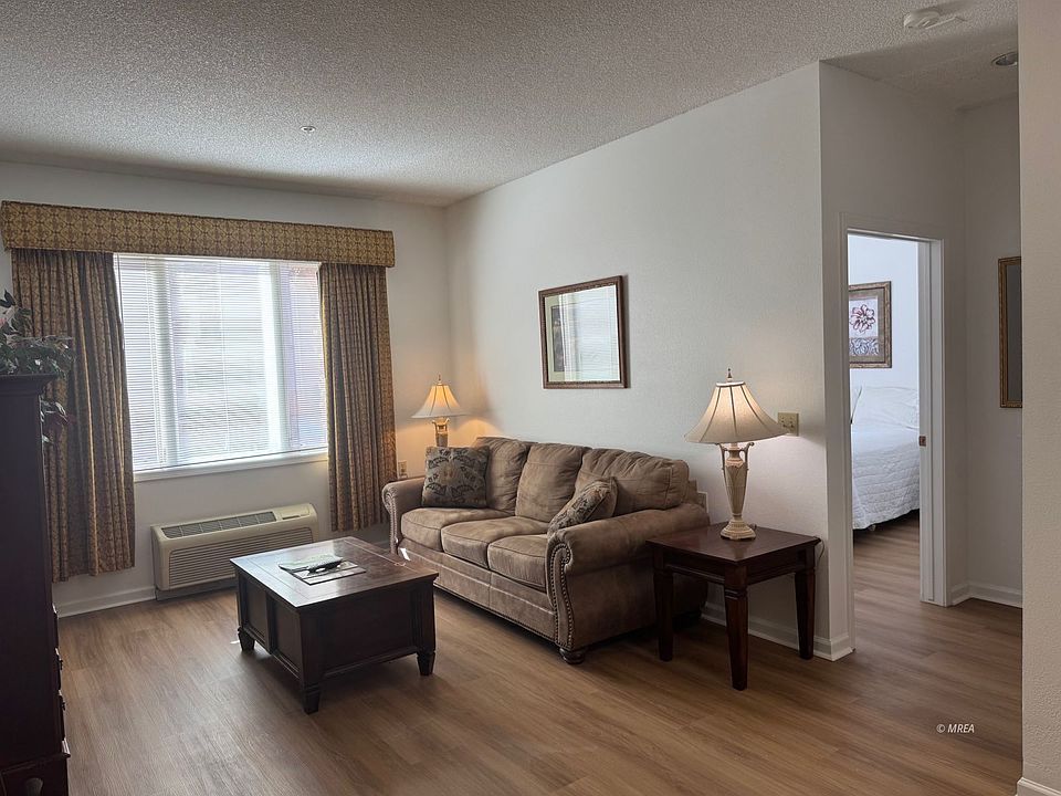 1st image of 555 Highland Dr #118