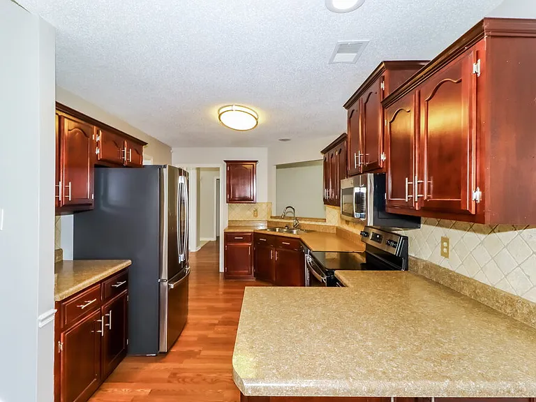 15 Oakland Woods Cv — Photo 10