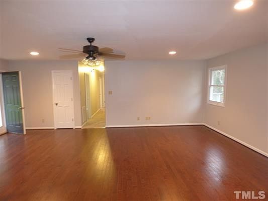 5th image of 1906 Leonard Dr