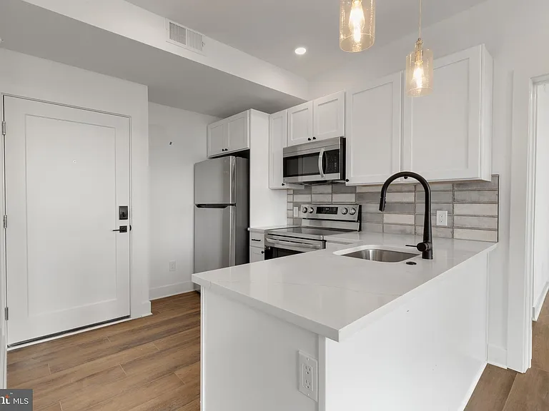 2214 N Front St #204 — Photo 4