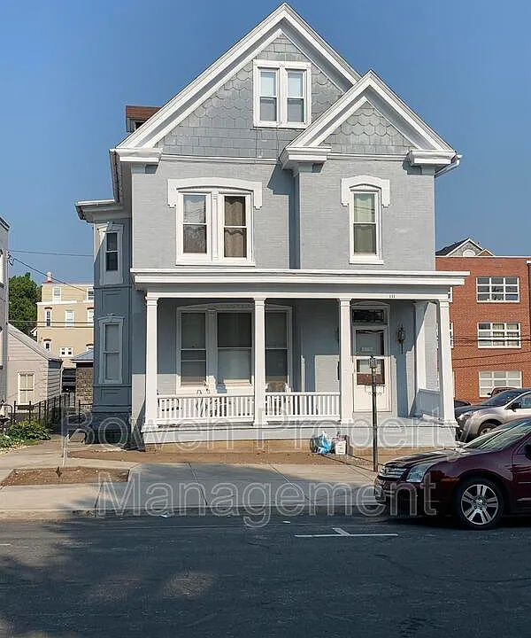 111 King St