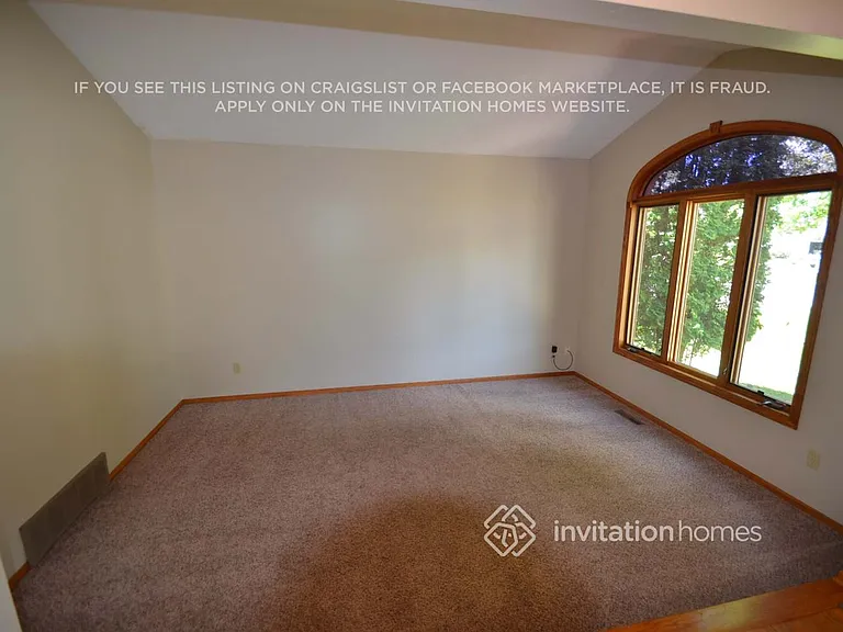 15684 Cumberland Ave W — Photo 2