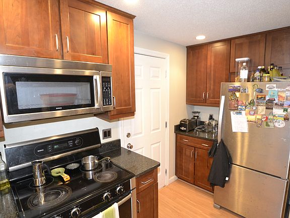 3rd image of 11 Thoreau Ct APT 8