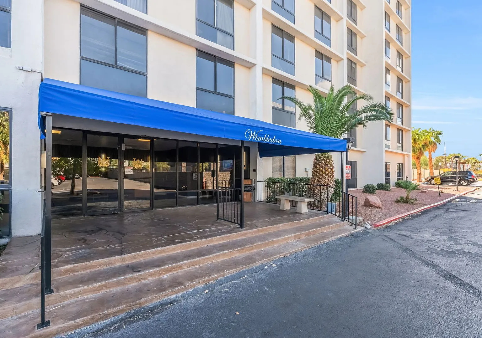 Eighth-Floor Wimbledon Condo with Las Vegas Strip & Mountain Views! — Photo 2