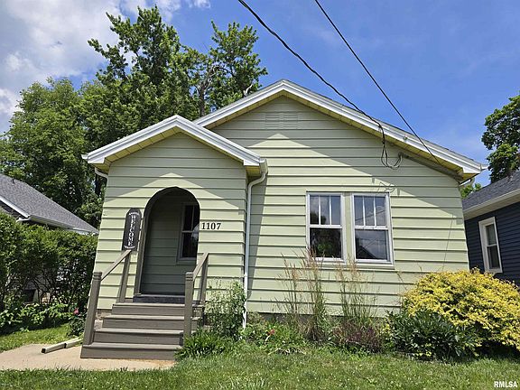 3rd image of 1107 E Hines Ave