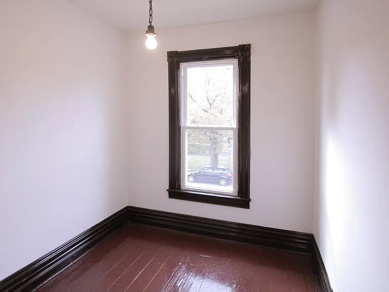 401 Franklin Ave — Photo 10