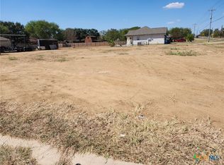 451 4th St, Floresville, TX 78114
