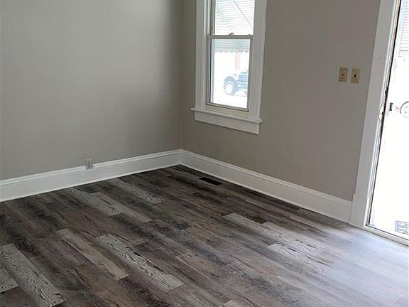 3rd image of 1009 Crowell Ave