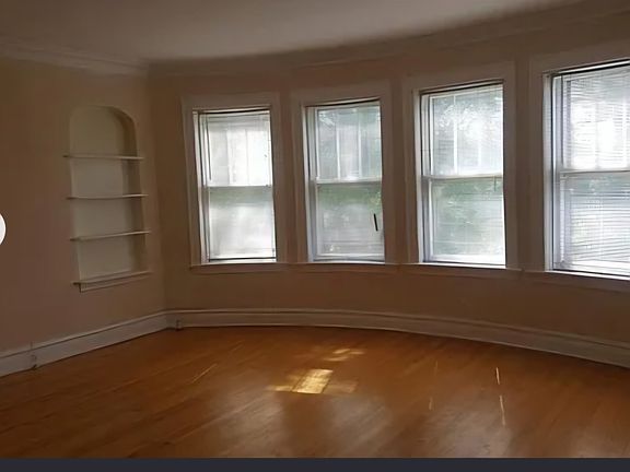 2nd image of 6129 N Claremont Ave APT 1