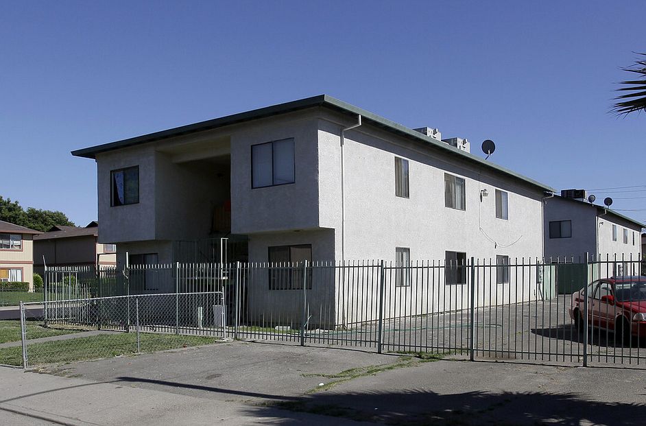 1st image of 2124 Hickory Way APT 1