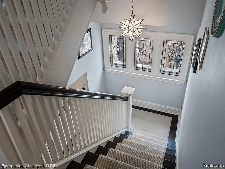 731 S Bates St — Photo 30