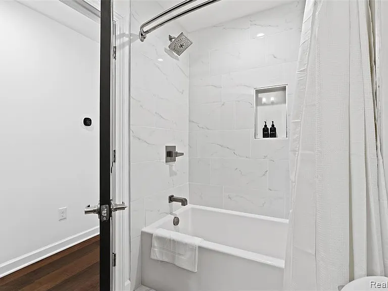 2566 Harrington Rd — Photo 45