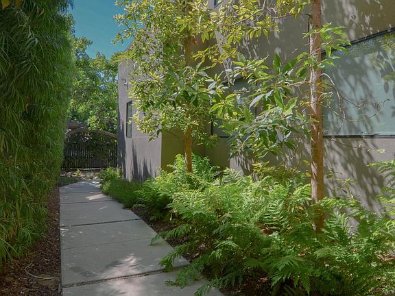 4th image of 931 Parkman Ave