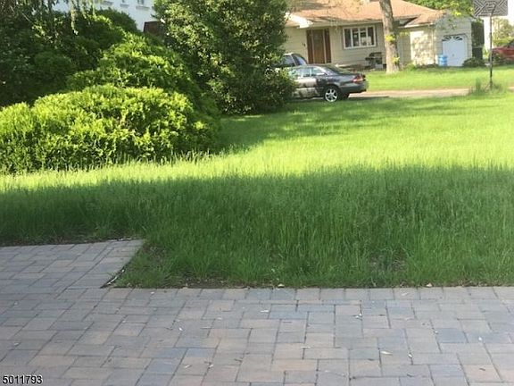 3rd image of 10 Buckingham Cir
