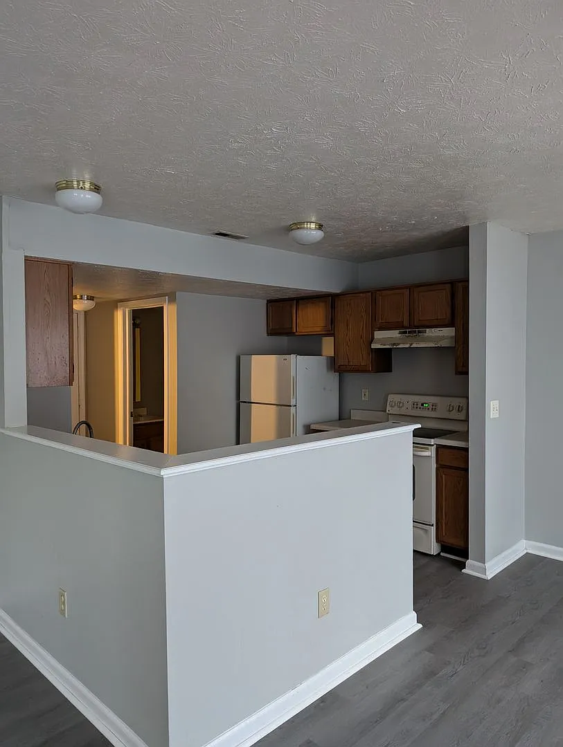 Spacious 4 Bedroom Home — Photo 4