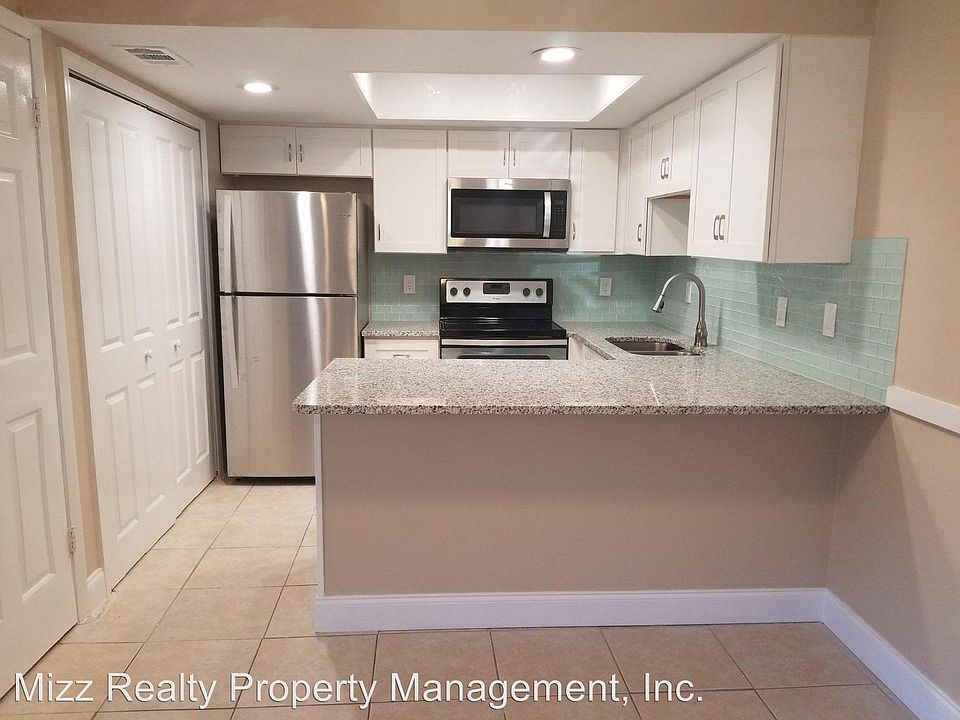 2nd image of 47 Windtree Ln