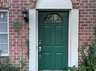 2305 N Greenbrier Ct, Arlington, VA 22207