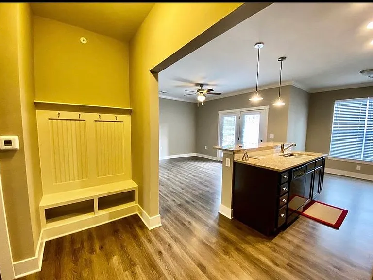 Cox Creek at Reagan Crossing Apartments — Photo 19