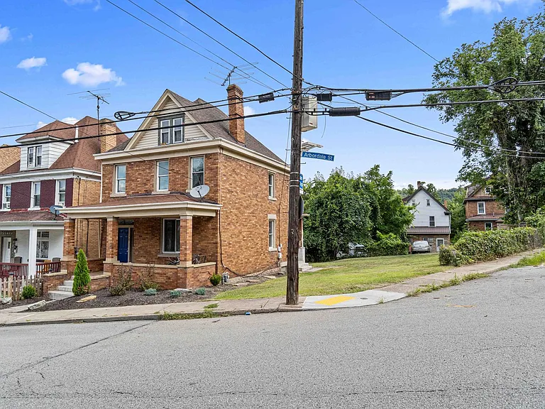 400 W Prospect Ave — Photo 2
