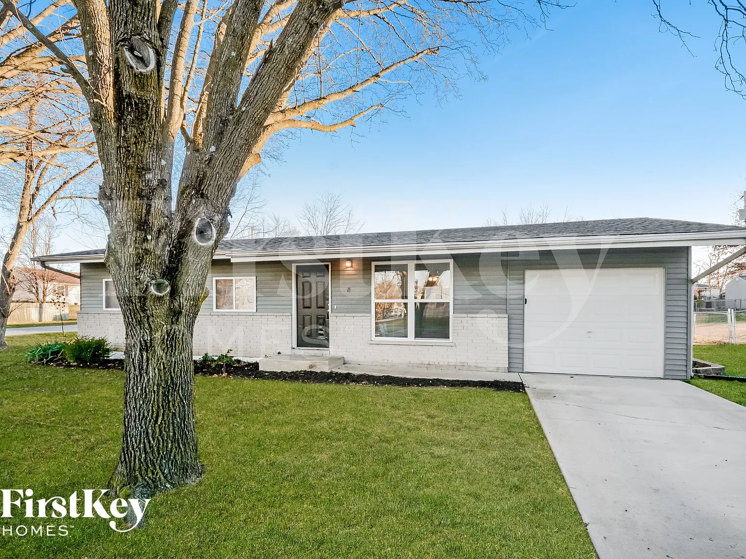 3 bed, 1.0 bath, 912 sqft, $1,975 — Photo 2