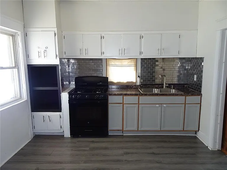 928 High St — Photo 9