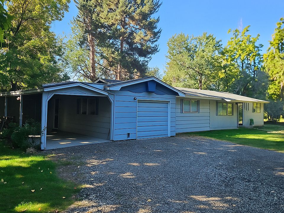 Front of House as you pull in from private driveway