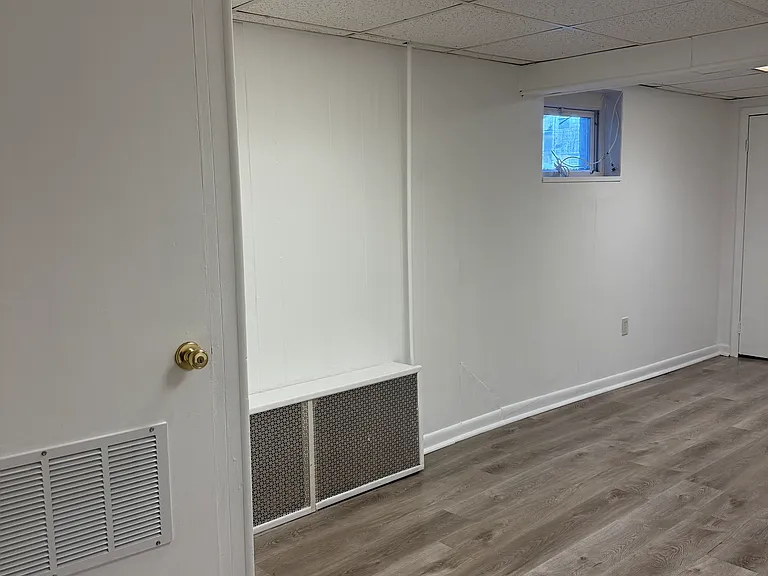 18 Lily St #BASEMENT — Photo 4