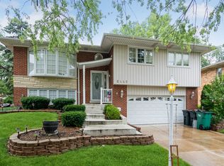 6445 Forestview Dr, Oak Forest, IL 60452