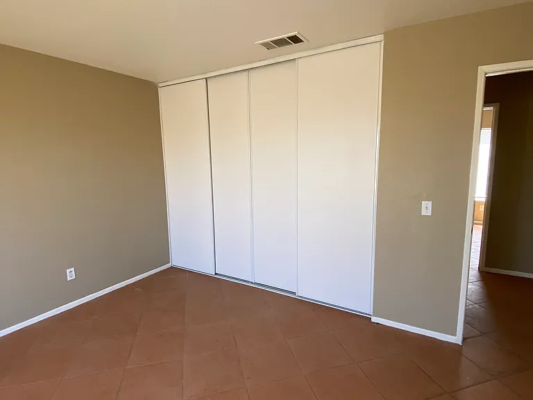 15073 Stafford Ave — Photo 7