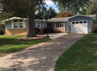 55 Winegar Dr, Canton, IL 61520
