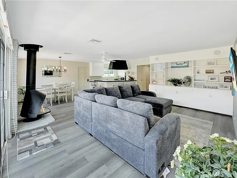 216 Collins Ave — Photo 6