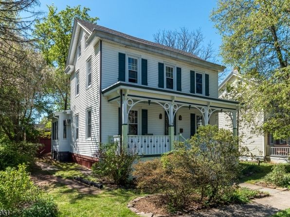8 6Th St, Frenchtown Boro, NJ 08825