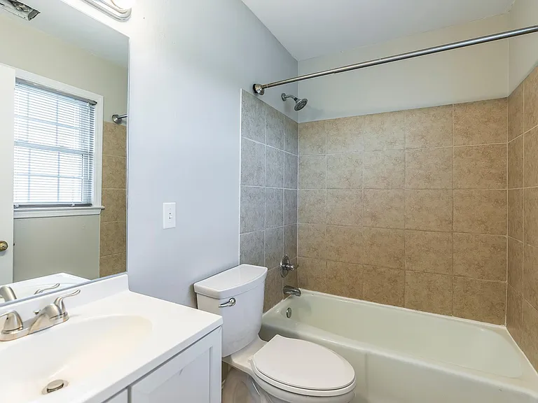 3498 Sutherland Dr — Photo 17