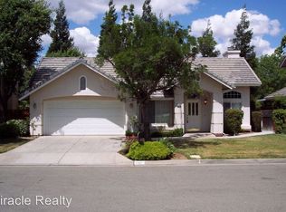 1282 E Le Parc Dr, Fresno, CA 93720