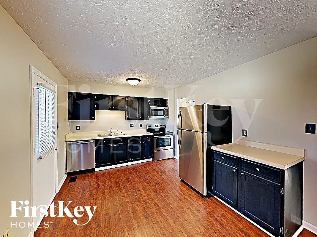 3 bed, 1.5 bath, 1988 sqft, $2,535 — Photo 4