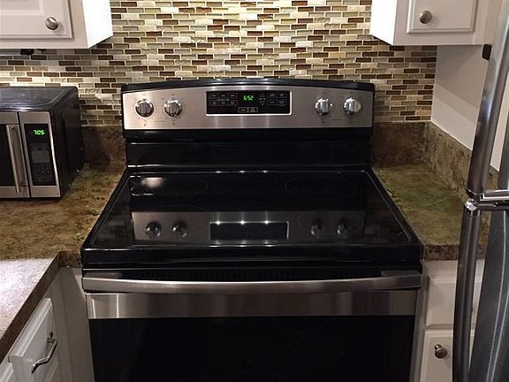 5th image of 4600 Lamont St #219