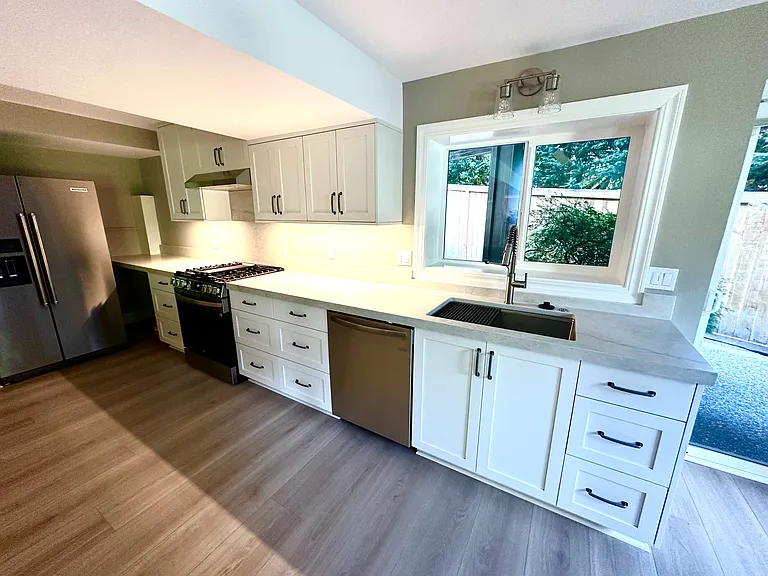 9418 Valhalla Way #B — Photo 6