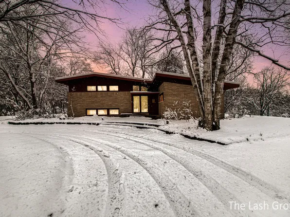 445 Lewis Ln, Fremont, MI 49412
