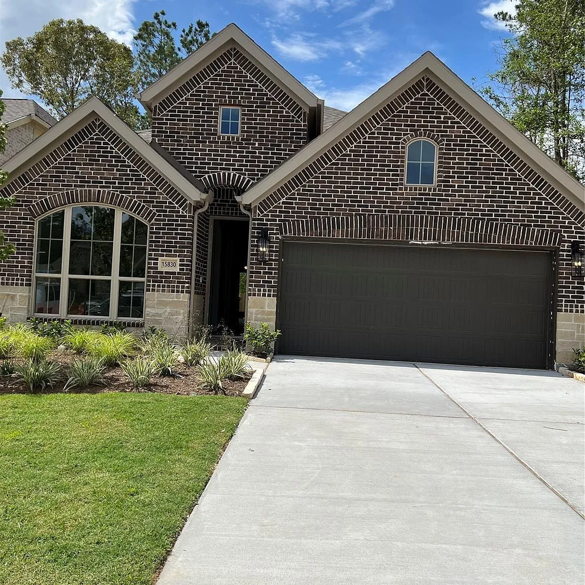 3 bed, 2.0 bath, 2023 sqft, $2,800 — Photo 1