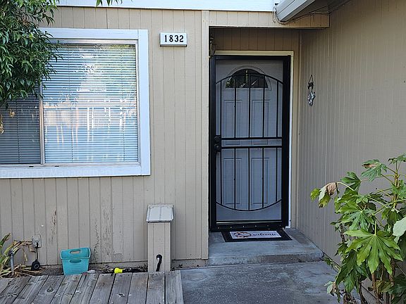 2nd image of 1832 Montana Vista St