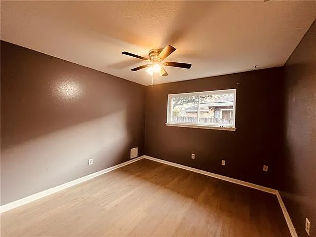 2209 Hampton Dr — Photo 10